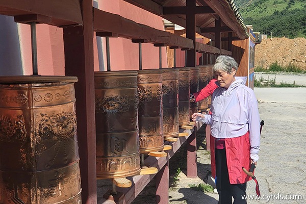 西藏跟團(tuán)玩一趟